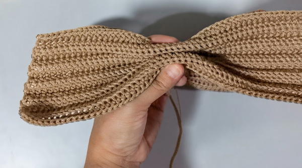 How To Crochet A Cute Bow Bag Using Parachute Cord 6