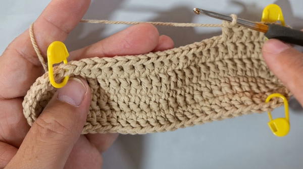How To Crochet A Mesh Pattern Shoulder Bag 4
