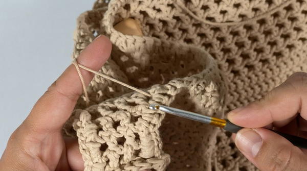 How To Crochet A Mesh Pattern Shoulder Bag 7