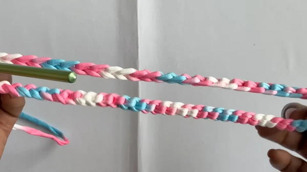 How To Crochet An Easy And Quick Bag With T-Shirt Yarn (5)