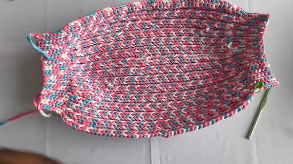 How To Crochet An Easy And Quick Bag With T-Shirt Yarn (7)