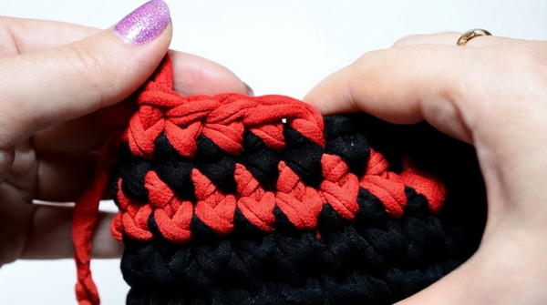 How To Crochet Backpack Made Of T-shirt Yarn 5