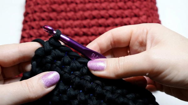 How To Crochet Backpack Made Of T-shirt Yarn 9