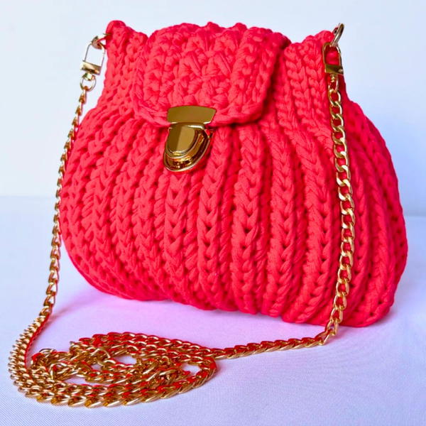 How To Crochet Easy Fancy Bag With T-shirt Yarn (10)