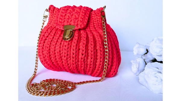How To Crochet Easy Fancy Bag With T-shirt Yarn (2)