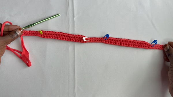 How To Crochet Easy Fancy Bag With T-shirt Yarn (4)