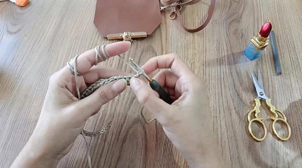 How To Crochet Easy Stylish Bag Step By Step 3