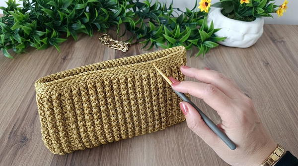 How To Crochet Every Color Bag 7