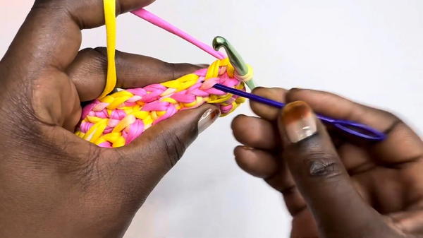 How To Crochet Stunning T-shirt Yarn Purse (7)