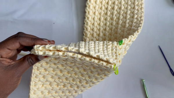 How To Crochet T-shirt Yarn Handbag (5)