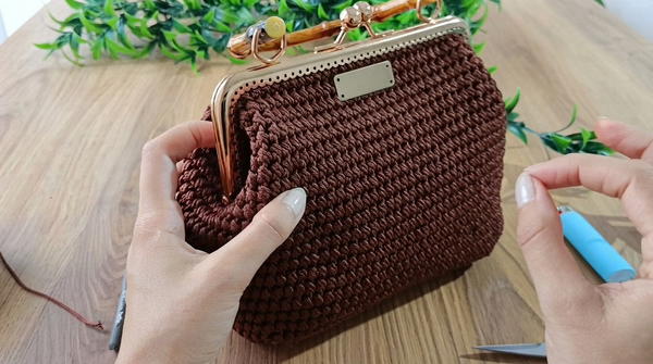 How To Crochet Very Easy And Quick Shoulder Bag 8
