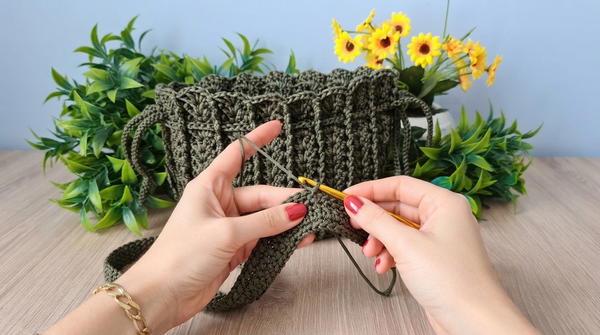 How To Crochet Very Easy Macrame Cord Bag 8