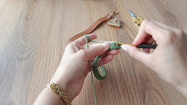 How To Crochet Very Easy Portfolio Hand Bag. (3)