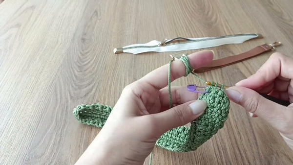 How To Crochet Very Easy Portfolio Hand Bag. (4)