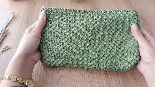 How To Crochet Very Easy Portfolio Hand Bag. (6)