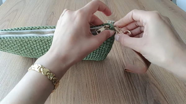 How To Crochet Very Easy Portfolio Hand Bag. (7)