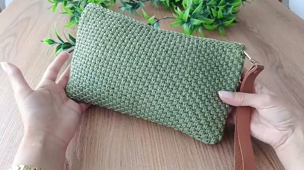 How To Crochet Very Easy Portfolio Hand Bag. (8)