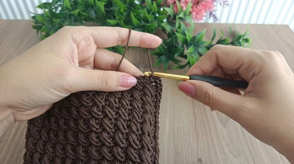 How To Crochet Very Easy Stunning Embossed Bag 4