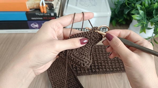 How To Crochet Very Easy Stunning Embossed Bag 7