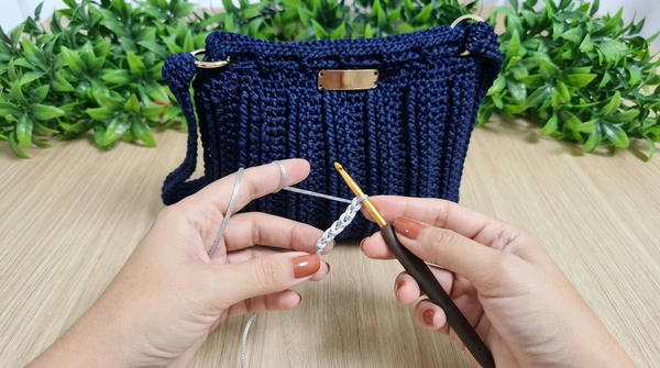 How To Crochet Very Easy Stylish Bag With Macrame Cord 3