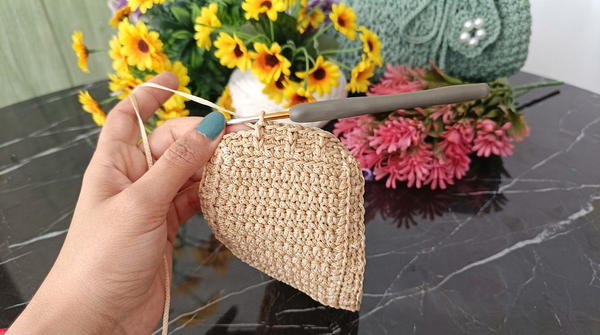 How To Crochet Very Easy Thessaloniki Stitch Looks On A Bag 5