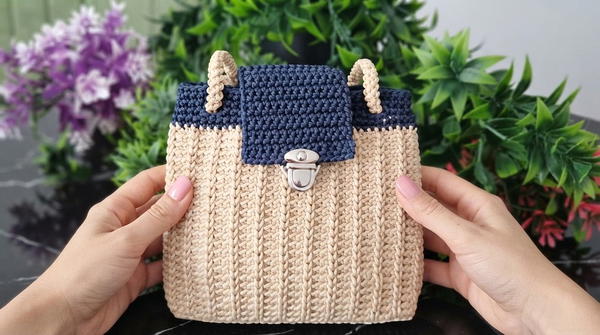How To Crochet Very Easy Thessaloniki Stitch Looks On A Bag 9