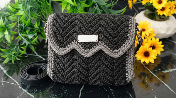 How To Crochet Very Easy Zigzag Pattern Shoulder Bag 2