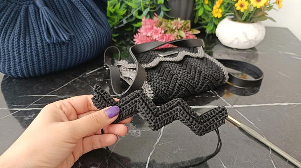 How To Crochet Very Easy Zigzag Pattern Shoulder Bag 3