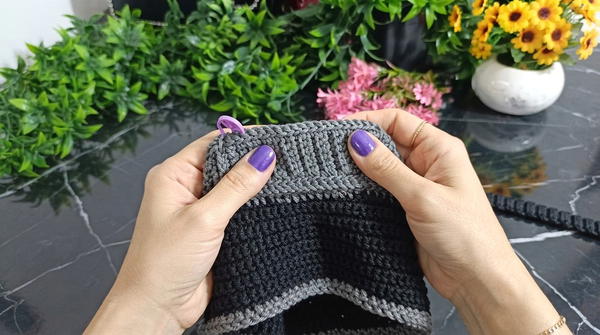 How To Crochet Very Easy Zigzag Pattern Shoulder Bag 6