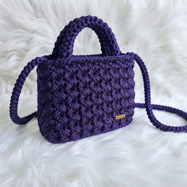 How to Crochet A Simple Mini Shoulder Bag Tutorial (11)