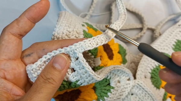 How to Crochet Flower Granny Square Bag 8