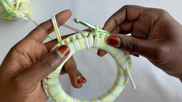 How to Crochet a Bag with 🔥New Design 🌟 Simple and Wonderful (4)