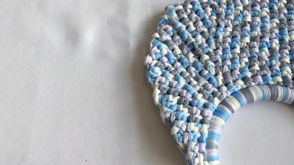 How to Crochet a Half Moon Bag (7)