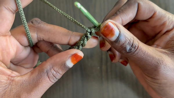 How to Crochet an Elegant Bag with a Simple design (3)