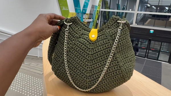 How to Crochet an Elegant Bag with a Simple design (8)