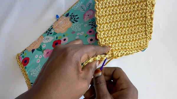 How to crochet a gorgeous bag with wooden handles (5)