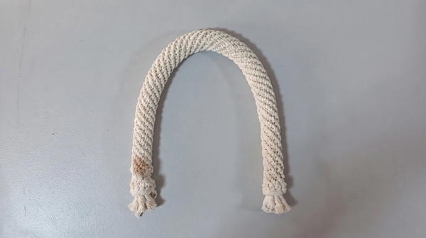 How to weave a twisted bag handle from bleached rope 2
