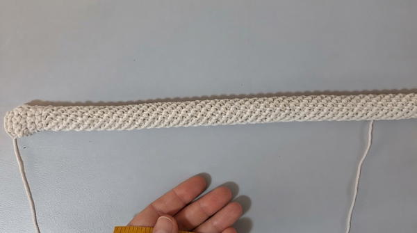 How to weave a twisted bag handle from bleached rope 6