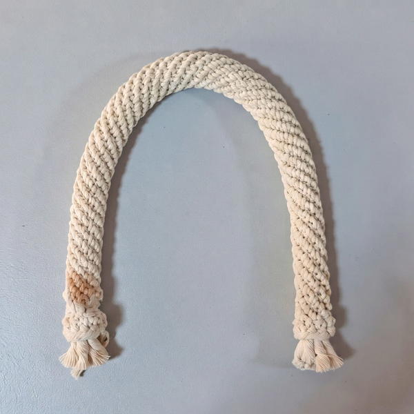 How to weave a twisted bag handle from bleached rope 9