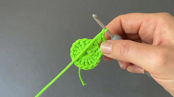 A great crocheted shopper that anyone can make! 3