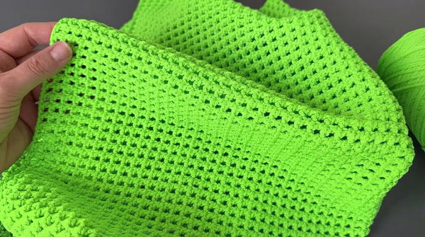 A great crocheted shopper that anyone can make! 8