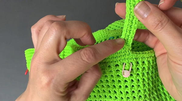 A great crocheted shopper that anyone can make! 9