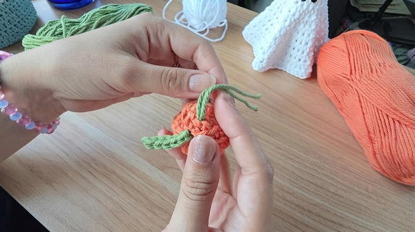 Crochet a Ghost for Halloween (6)