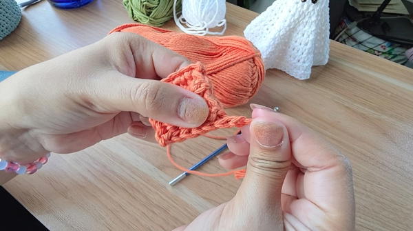 Crochet a Ghost for Halloween (8)