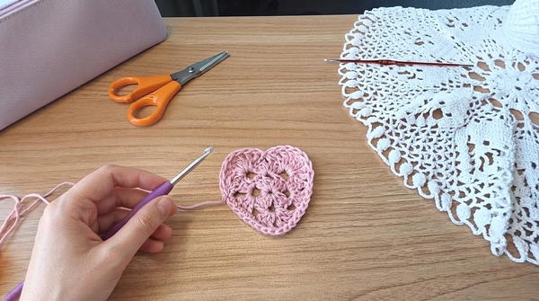 Crochet a Heart _ Beginner Friendly (7)