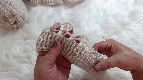 Elegant and stylish crochet vest making, neckline and armhole shaping (7)