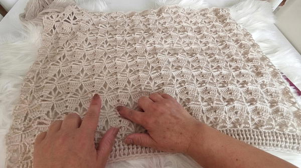 Elegant and stylish crochet vest making, neckline and armhole shaping (8)