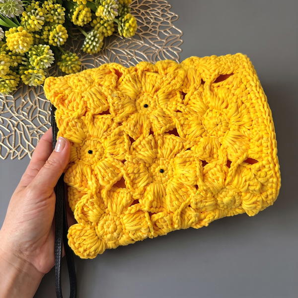 Everyone is looking for how to crochet a raffia flower bag (11)