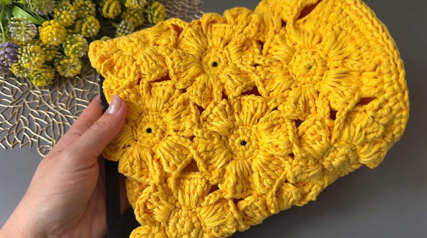 Everyone is looking for how to crochet a raffia flower bag (3)