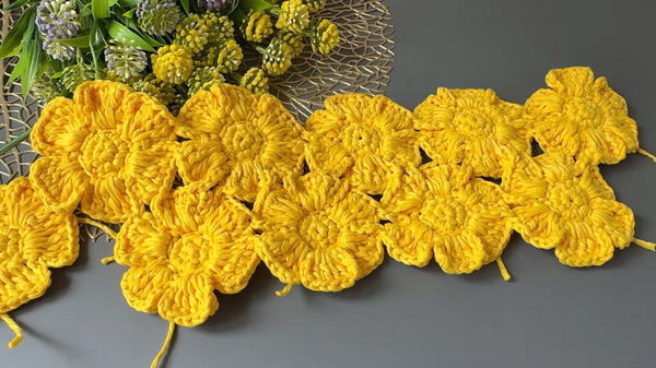 Everyone is looking for how to crochet a raffia flower bag (6)